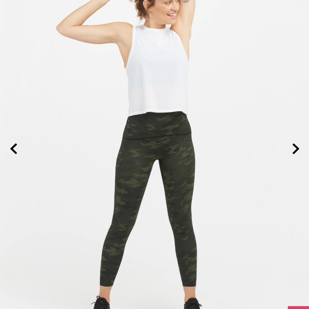 Booty Boost® Active Camo 7/8 Leggings in black size Large NWT